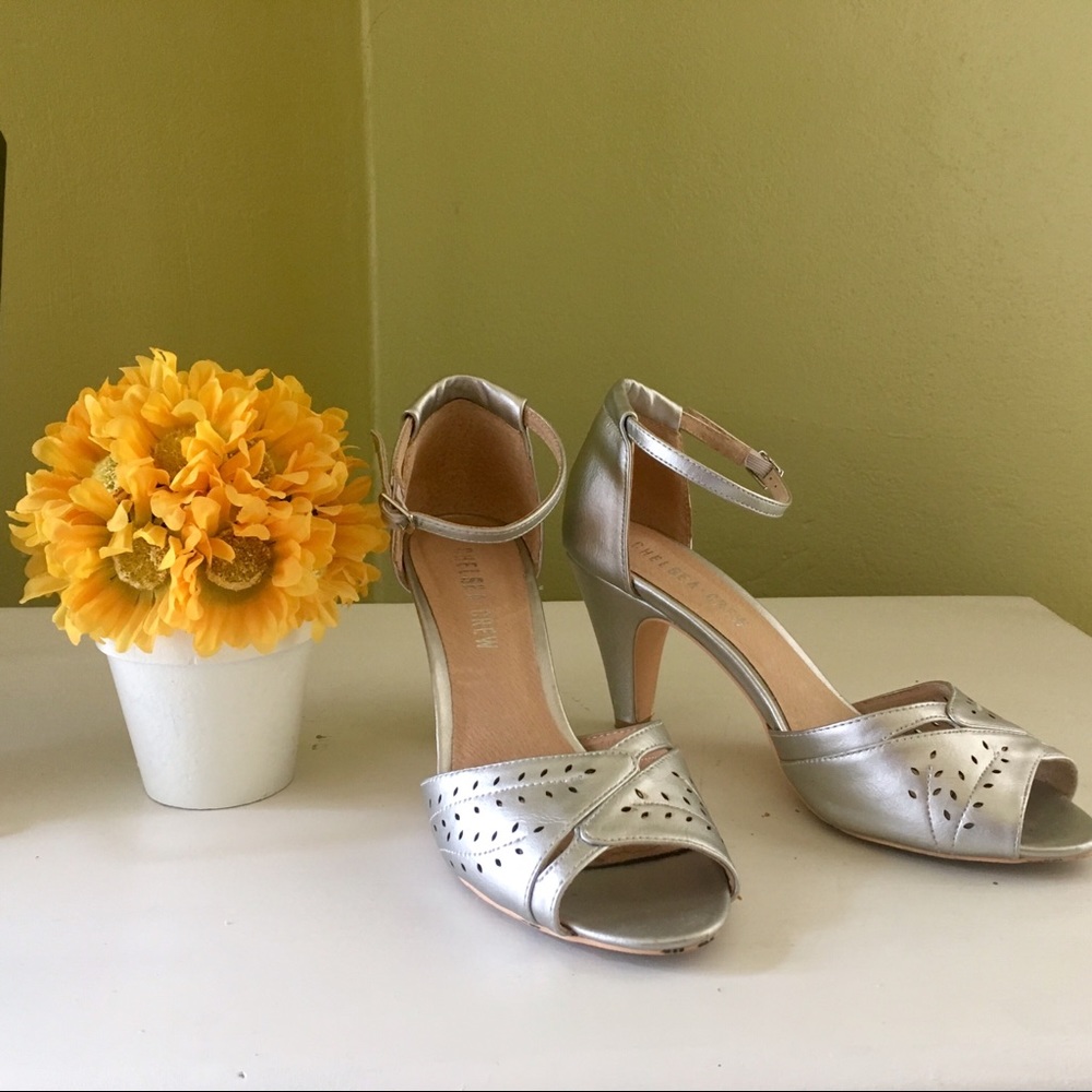 Vintage style silver heels